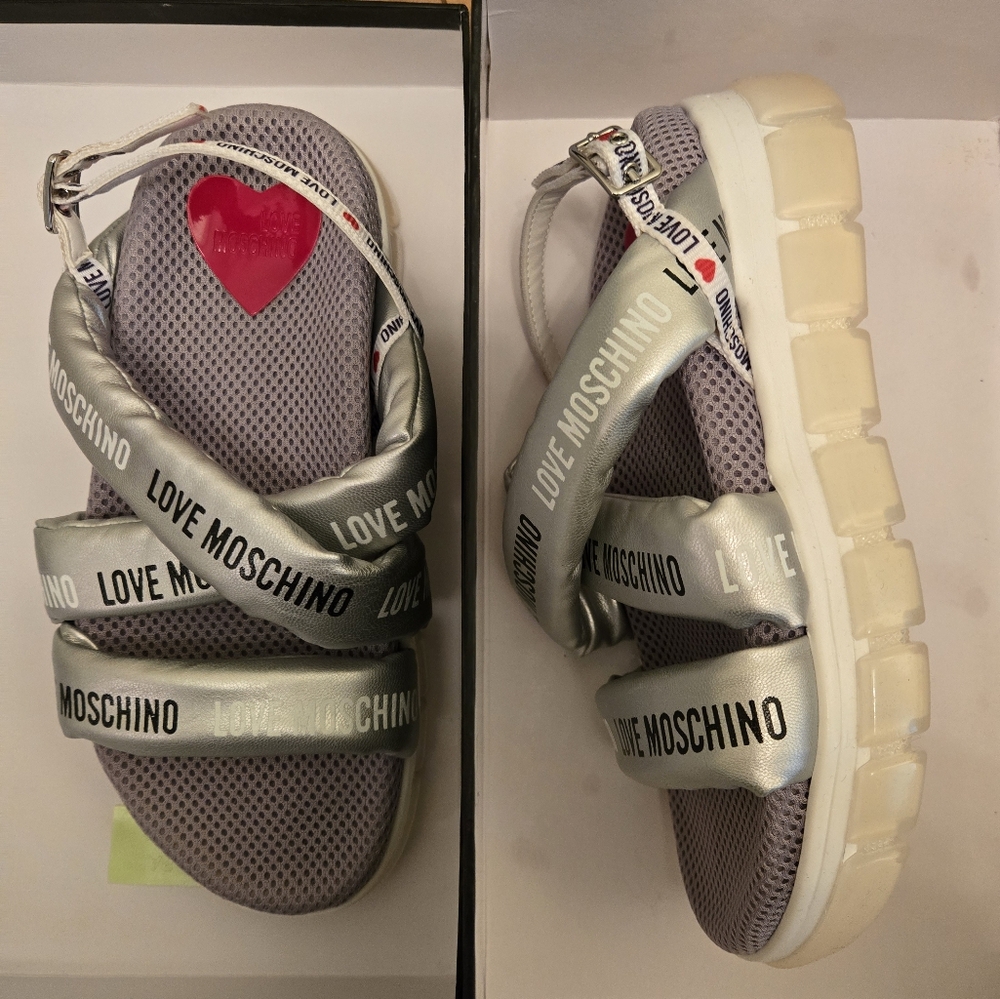 Love‎ Moschino Logo Flat Silver White Gladiator Sandals Size US 6/6.5 EU…